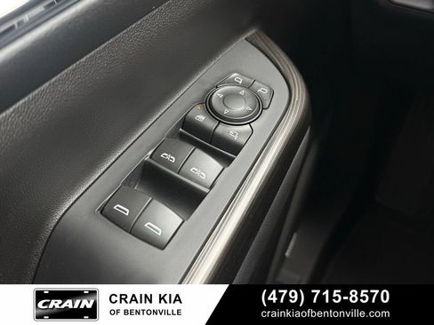 Used 2023 GMC Acadia SLT w/ Elevation Edition FWD image 10