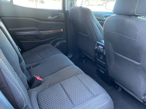 Used 2019 GMC Acadia SLE FWD image 13