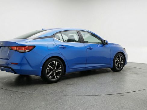 Used 2025 Nissan Sentra SV FWD image 9