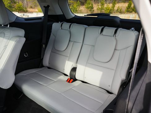 New 2026 Ford Explorer Platinum w/ LUX Leather Package image 32