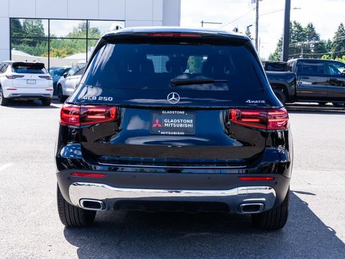 Used 2025 Mercedes-Benz GLB 250 4MATIC image 5