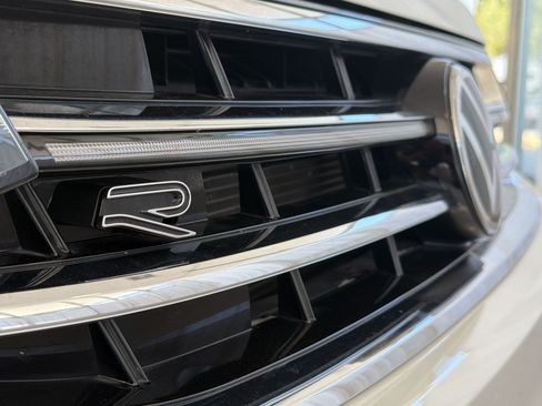Certified 2024 Volkswagen Tiguan SEL R-Line AWD/4WD image 39