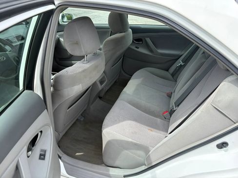 Used 2011 Toyota Camry LE w/ LE Extra-Value Pkg image 9