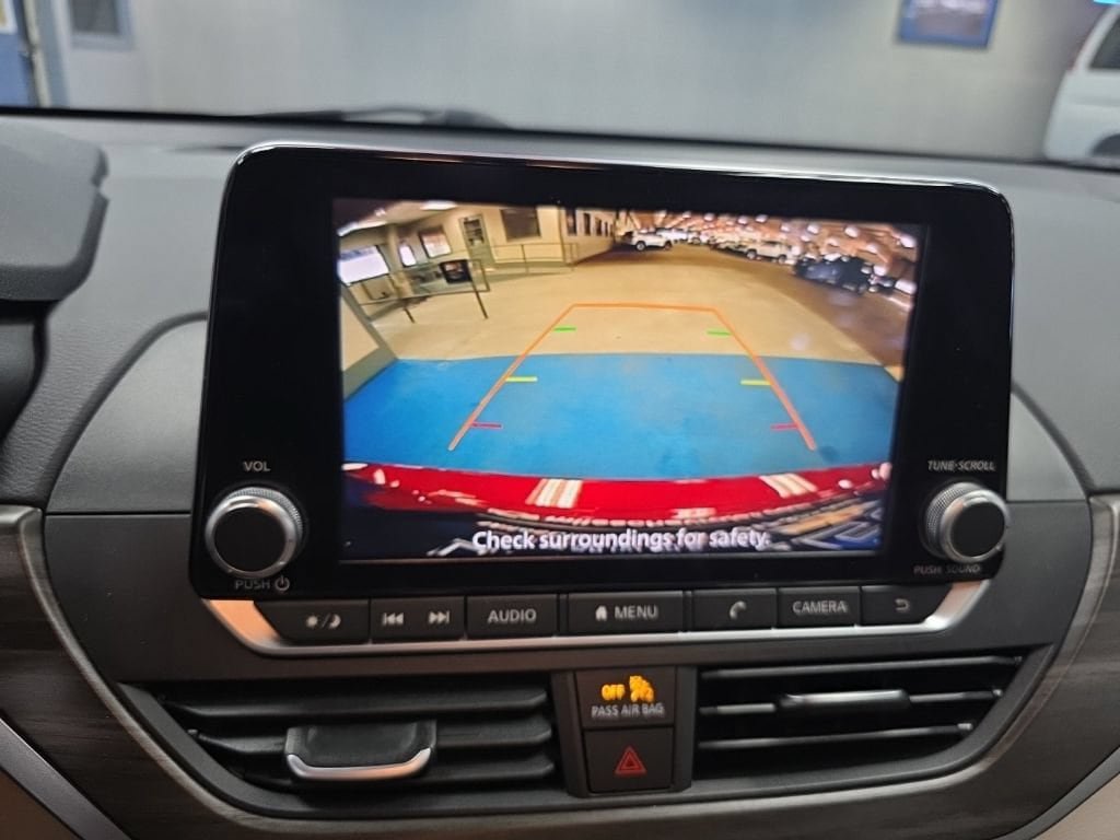 Used 2025 Nissan Altima 2.5 SV FWD image 24