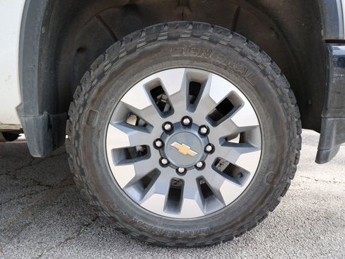 Used 2021 Chevrolet Silverado 2500 Custom w/ Custom Convenience Package image 14