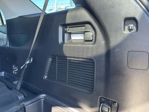 Used 2021 Ford Explorer XLT w/ Equipment Group 202A image 9