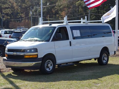 Used 2018 Chevrolet Express 3500 LT w/ LT Preferred Equipment Group image 2