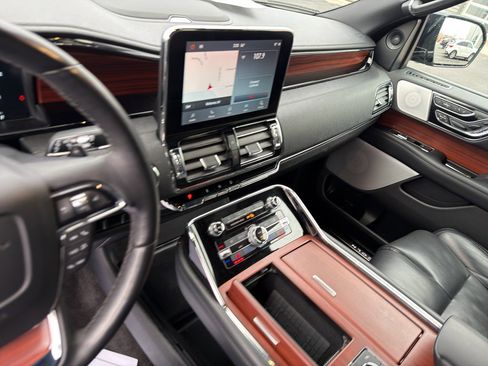 Used 2020 Lincoln Navigator Reserve w/ Equipment Group 208A Reserve image 11