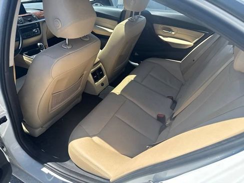 Used 2018 BMW 320i xDrive Sedan w/ Premium Package AWD/4WD image 12