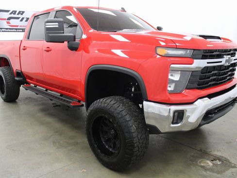 Used 2025 Chevrolet Silverado 2500 LT image 3