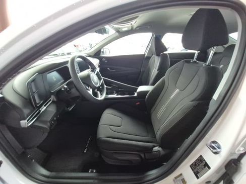 New 2026 Hyundai Elantra Hybrid FWD image 9