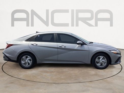 Used 2025 Hyundai Elantra SE w/ Cargo Package FWD image 15