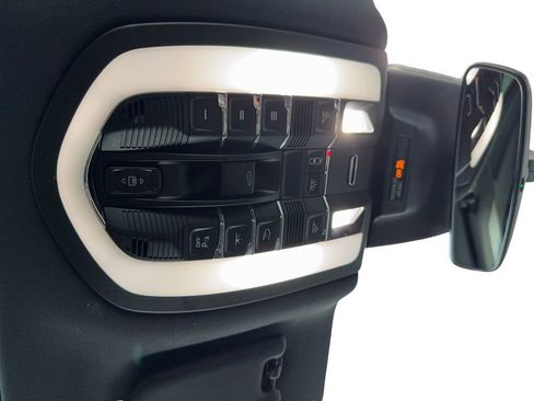 Used 2023 Porsche Macan S image 28