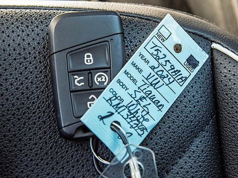 Used 2024 Volkswagen Tiguan SEL R-Line image 24