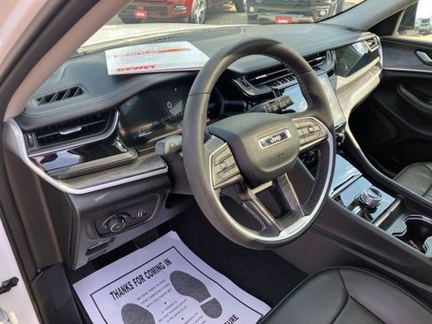 Certified 2023 Jeep Grand Cherokee Limited w/ Luxury Tech Group II AWD/4WD image 14