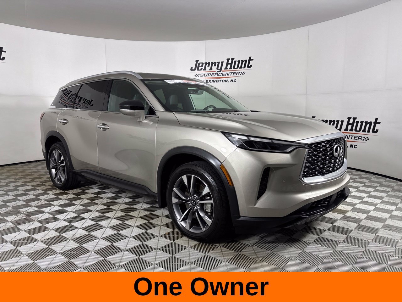Used 2023 INFINITI QX60 Luxe w/ Cargo Package AWD/4WD image 4