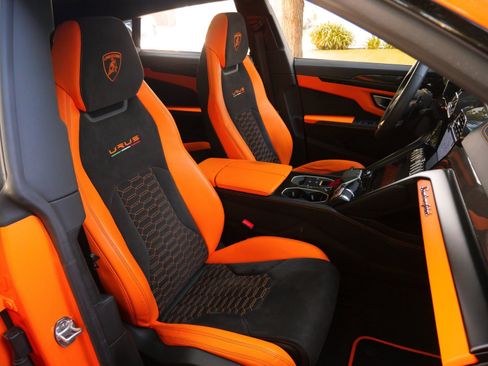 Used 2022 Lamborghini Urus image 8