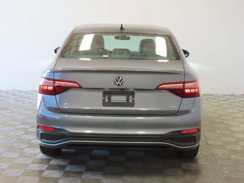 Used 2024 Volkswagen Jetta SE image 4