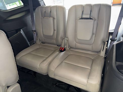 Used 2015 Ford Explorer XLT w/ Equipment Group 202A AWD/4WD image 23