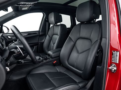 Certified 2026 Porsche Macan Turbo AWD/4WD image 19
