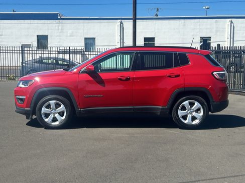 Used 2020 Jeep Compass Latitude w/ Popular Equipment Group FWD image 5
