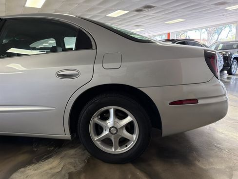 Used 2001 Oldsmobile Aurora 3.5 w/ Convenience Pkg FWD image 12
