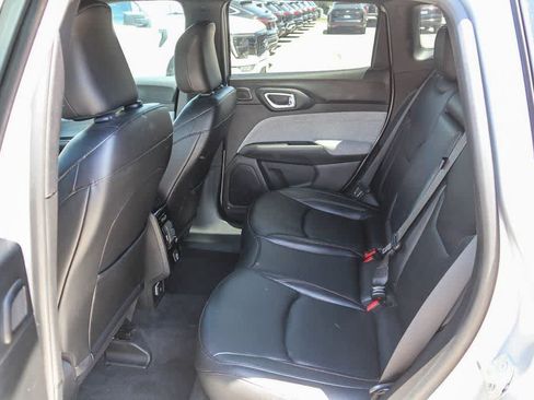 Used 2024 Jeep Compass Latitude w/ Sun and Sound Group AWD/4WD image 17