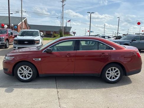 Used 2014 Ford Taurus SE image 4