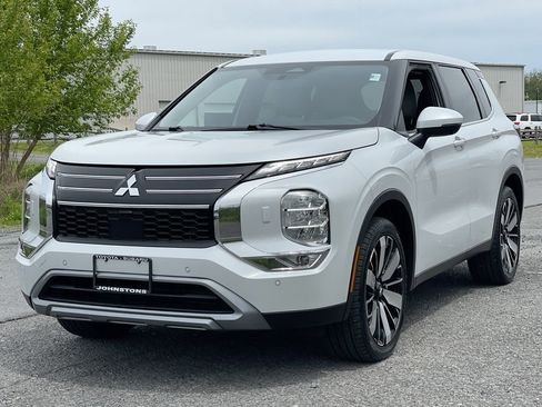 Used 2025 Mitsubishi Outlander AWD image 12