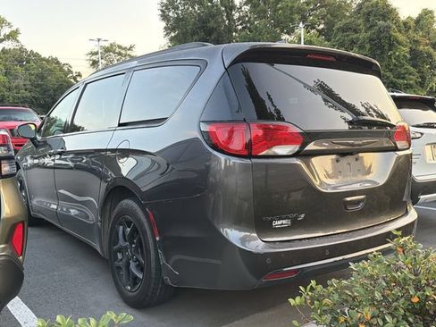 Used 2020 Chrysler Pacifica Touring-L Plus FWD image 6