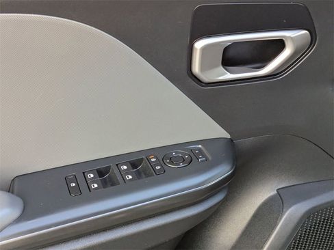 Used 2025 Kia K4 LXS image 17