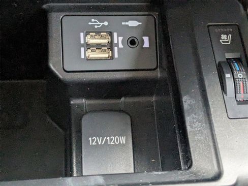 Used 2022 Lexus GX 460 Premium w/ Premium Package image 24