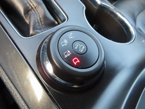 Used 2017 Ford Explorer XLT w/ Equipment Group 202A image 25