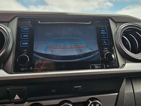 Used 2019 Toyota Tacoma TRD Off-Road w/ Technology Package AWD/4WD image 26