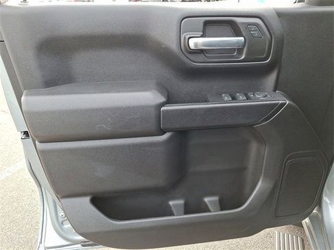 Used 2025 Chevrolet Silverado 1500 Custom image 12