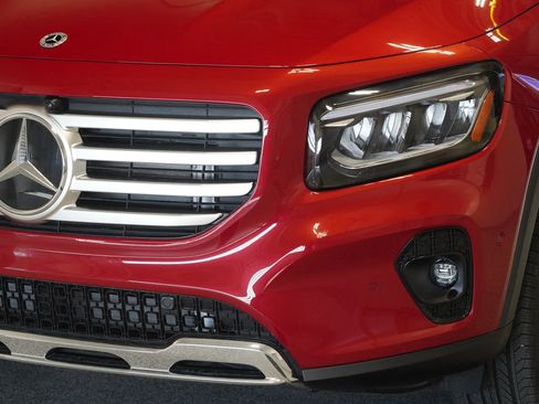 New 2026 Mercedes-Benz GLB 250 4MATIC image 8