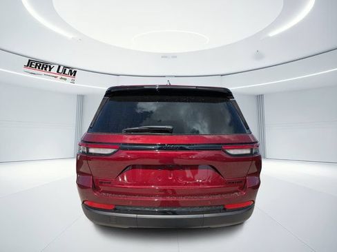 New 2025 Jeep Grand Cherokee Limited w/ Black Appearance Package AWD/4WD image 4