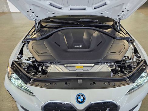 Used 2023 BMW i4 eDrive35 RWD image 9