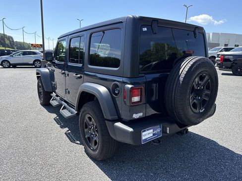 Used 2025 Jeep Wrangler Unlimited Sport AWD/4WD image 5