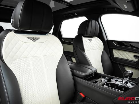 Used 2018 Bentley Bentayga AWD/4WD image 35