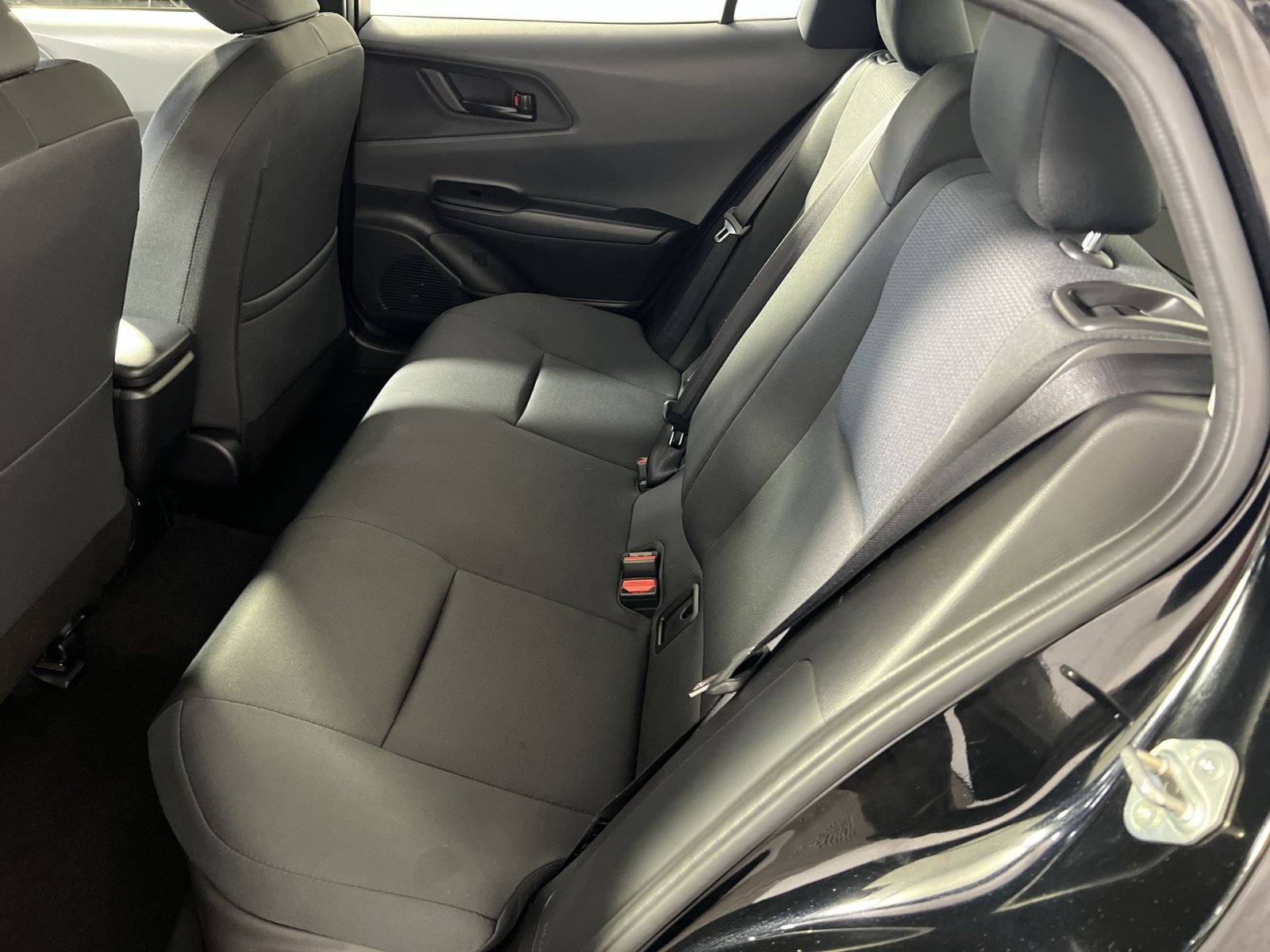 Used 2025 Toyota Prius LE FWD image 25