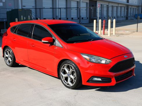 Used 2017 Ford Focus ST image 20