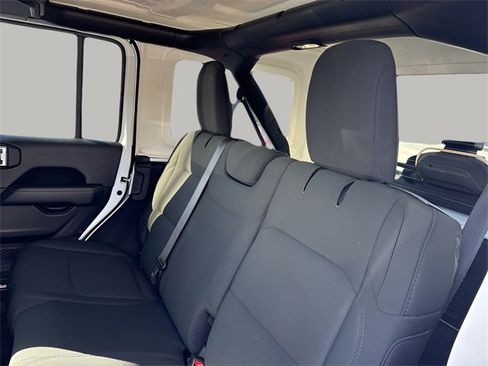 Used 2021 Jeep Wrangler Unlimited Sahara w/ Uconnect 4C Nav & Sound Group image 19