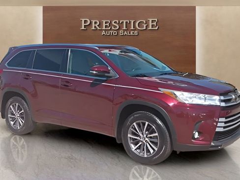 Used 2018 Toyota Highlander XLE AWD/4WD image 14