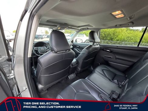 Used 2023 Toyota Highlander XLE FWD image 14