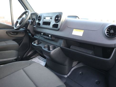 Used 2025 Mercedes-Benz Sprinter 2500 image 28