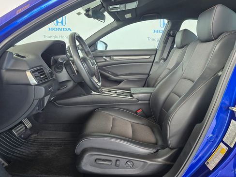 Used 2018 Honda Accord Sport image 3