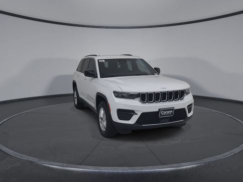 New 2026 Jeep Grand Cherokee Laredo w/ Trailer Tow Package AWD/4WD image 3