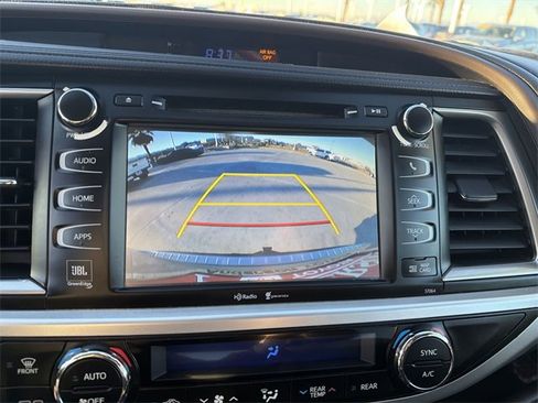 Used 2014 Toyota Highlander Limited image 21