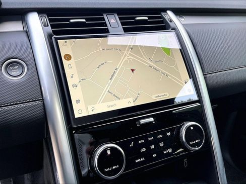 New 2026 Land Rover Discovery Dynamic SE image 11